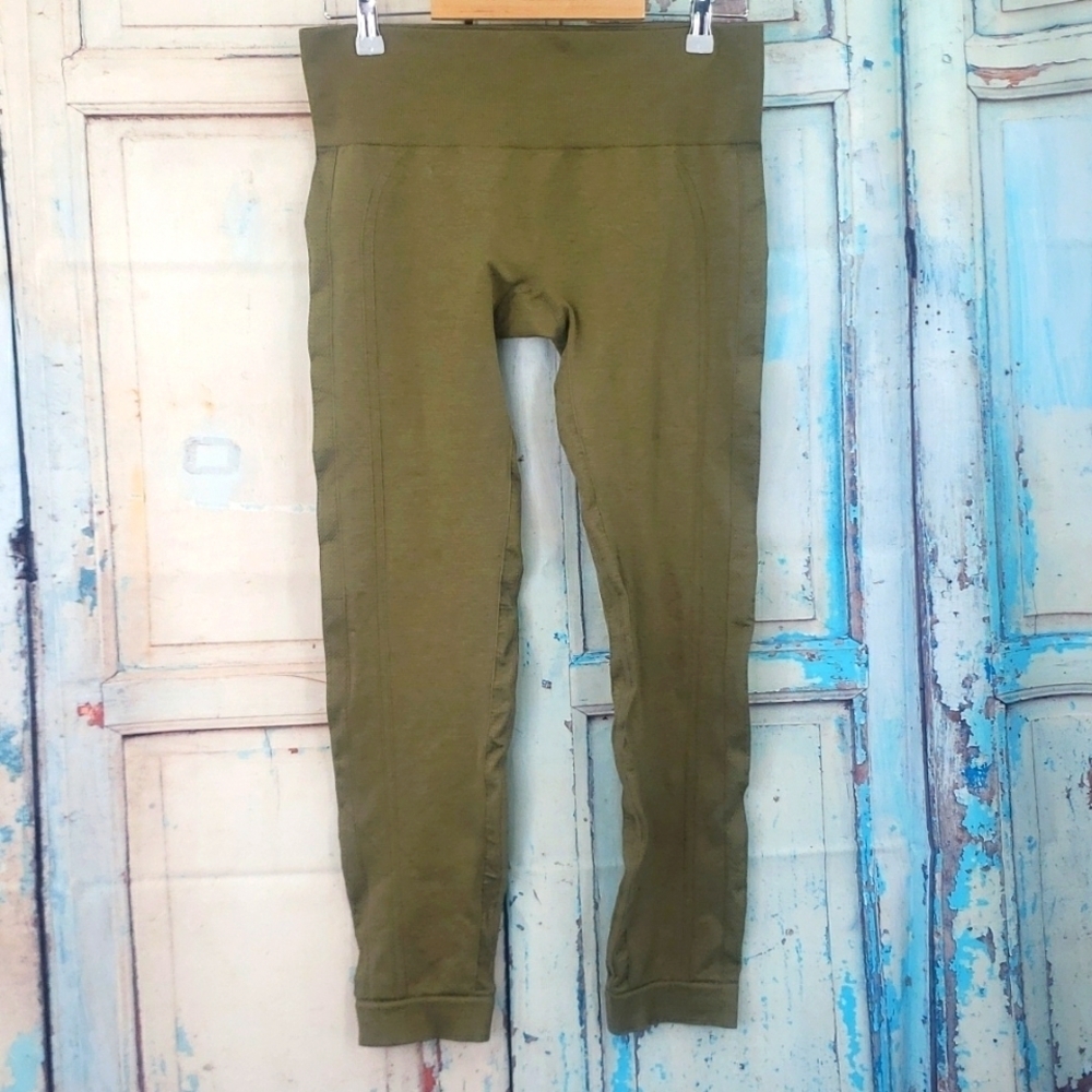 Zyia Active‎ Cropped Army Green Leggings